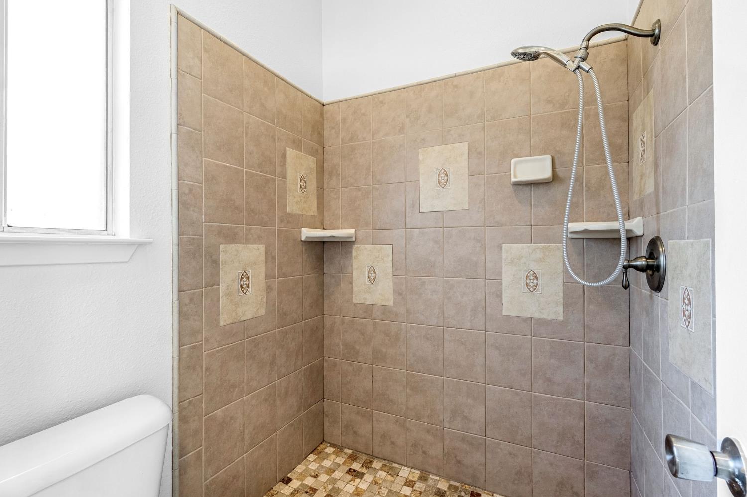1355 Fremont Ave, Clovis, CA 93612
