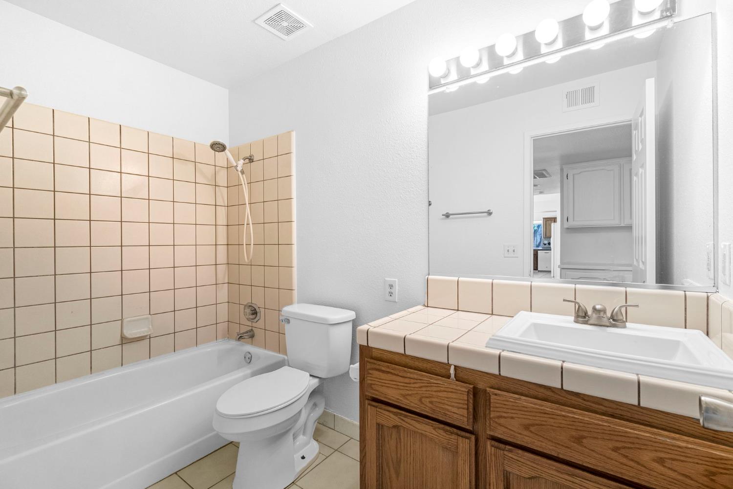 1355 Fremont Ave, Clovis, CA 93612