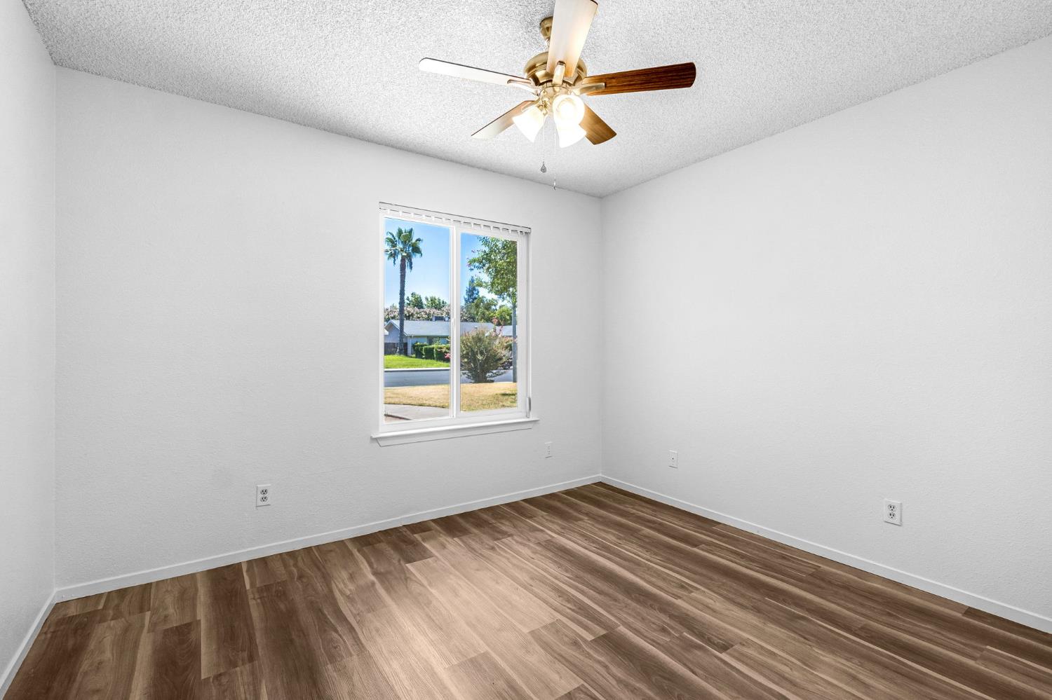 1355 Fremont Ave, Clovis, CA 93612