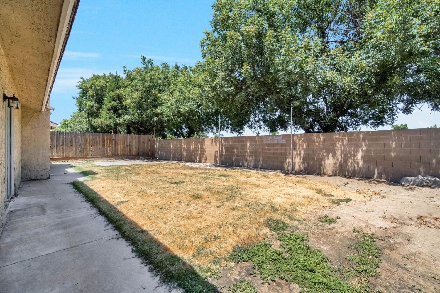 1355 Fremont Ave, Clovis, CA 93612