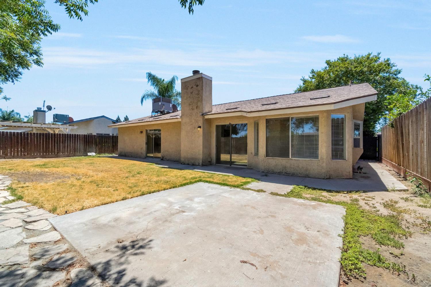 1355 Fremont Ave, Clovis, CA 93612