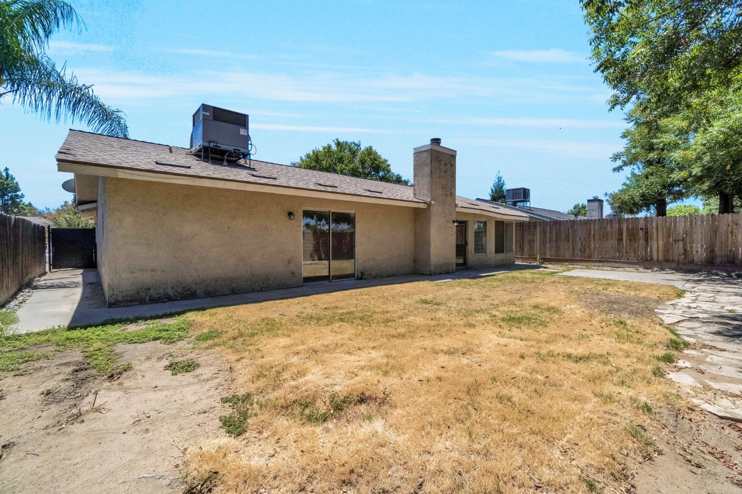 1355 Fremont Ave, Clovis, CA 93612