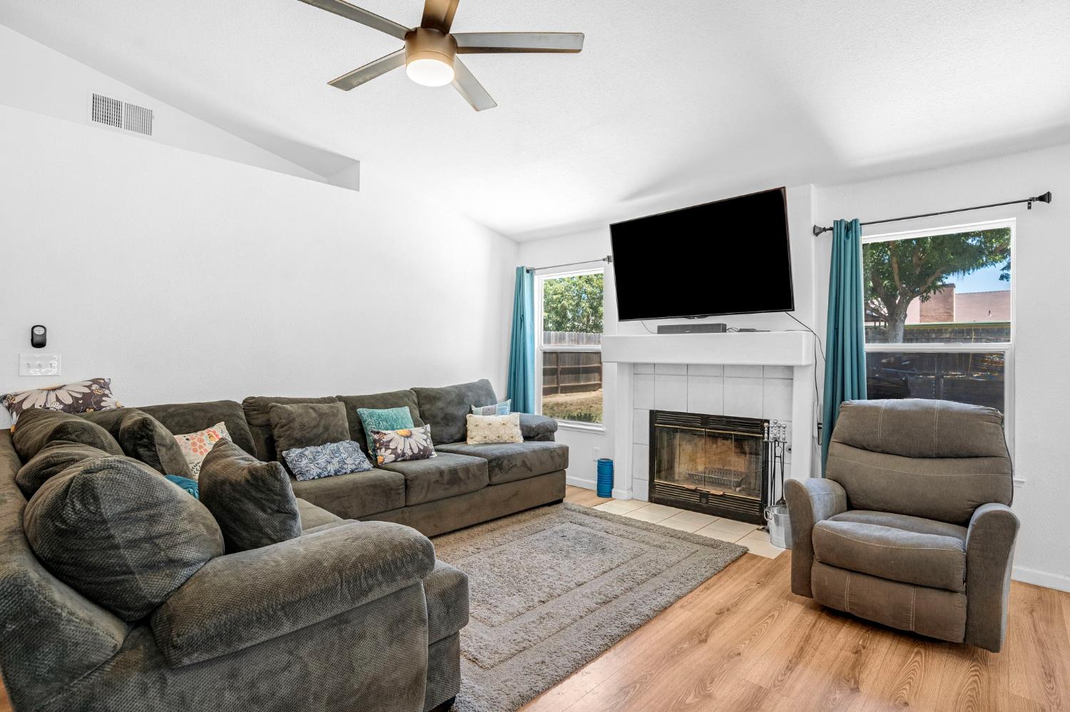 2086 Mitchell Ave, Selma, CA 93662