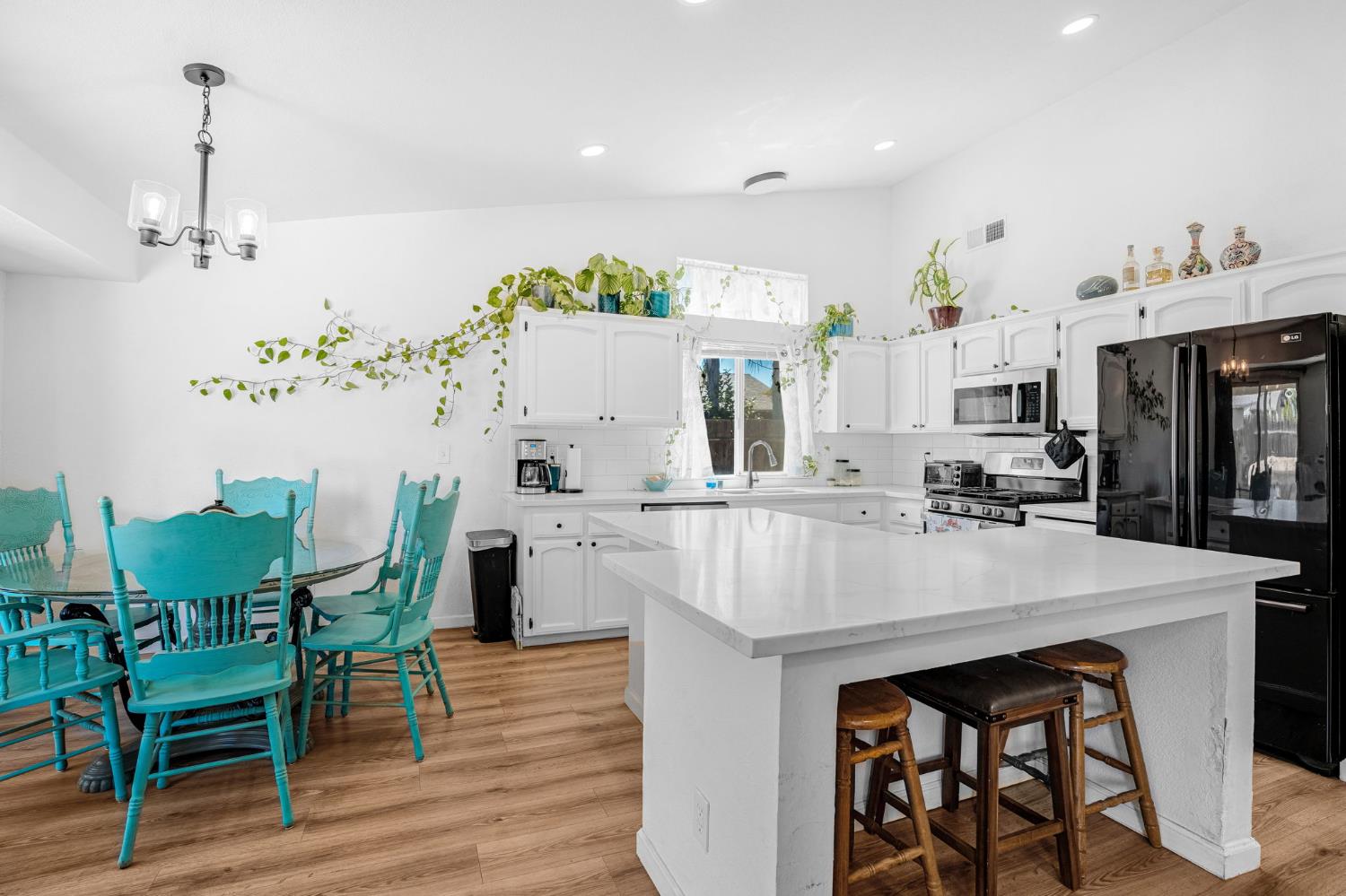 2086 Mitchell Ave, Selma, CA 93662