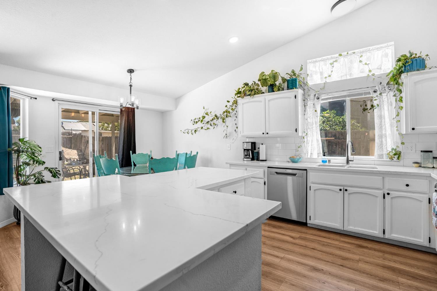 2086 Mitchell Ave, Selma, CA 93662