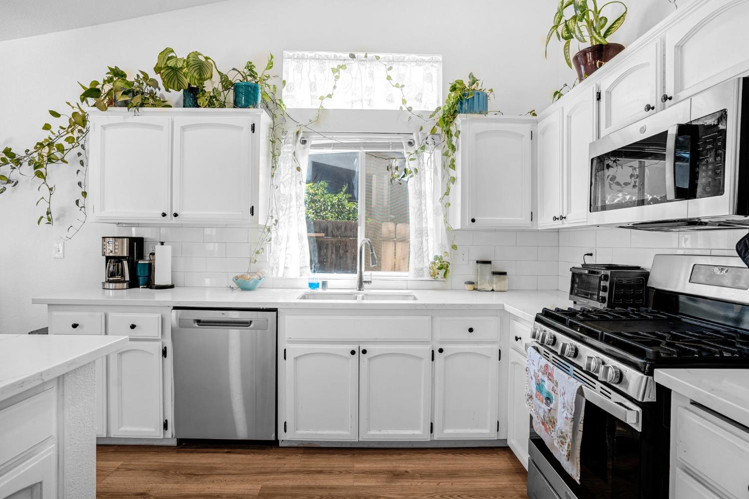 2086 Mitchell Ave, Selma, CA 93662
