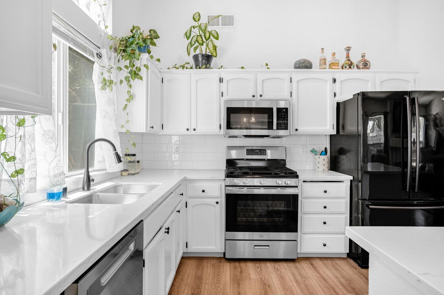 2086 Mitchell Ave, Selma, CA 93662
