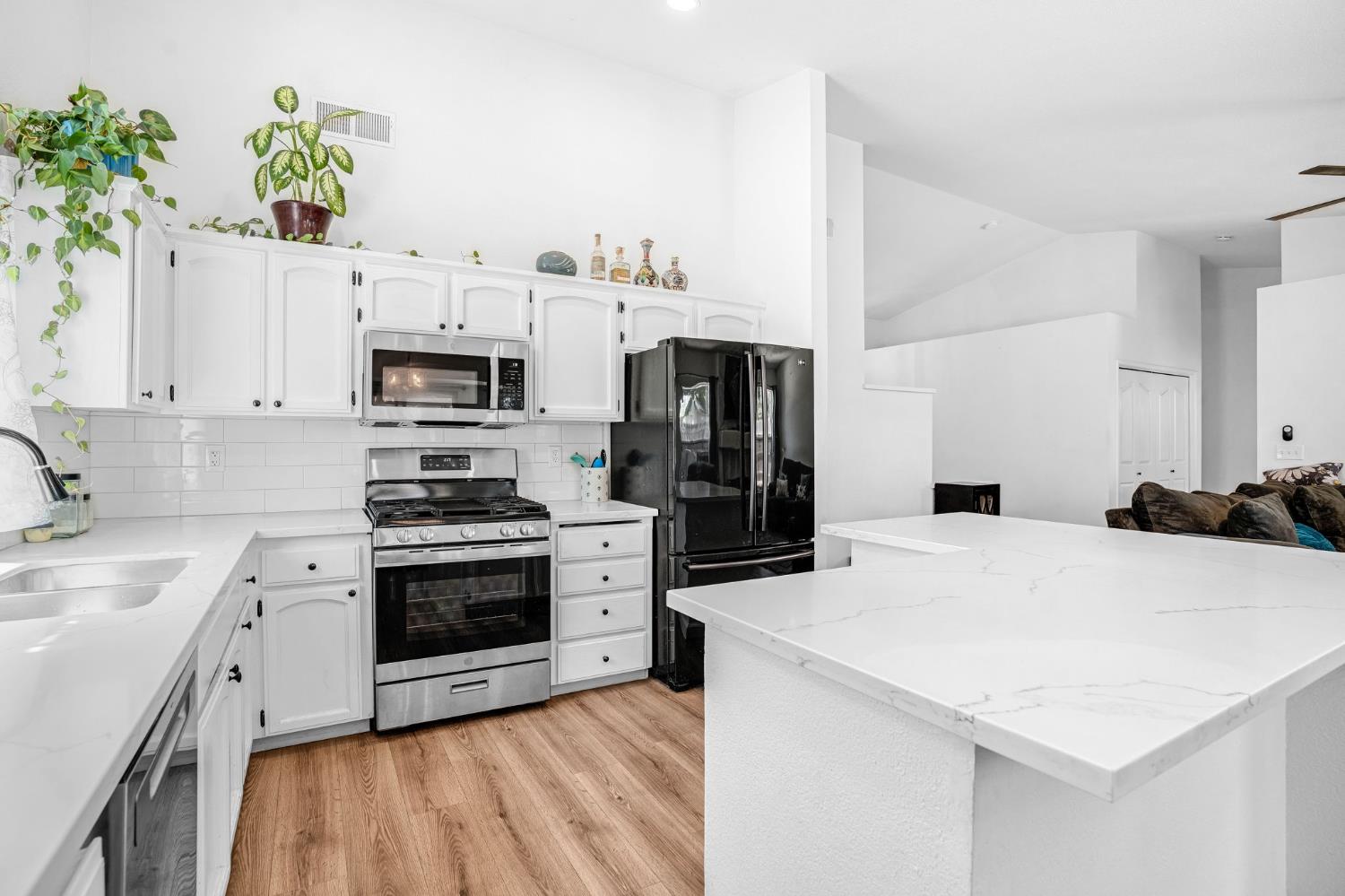 2086 Mitchell Ave, Selma, CA 93662