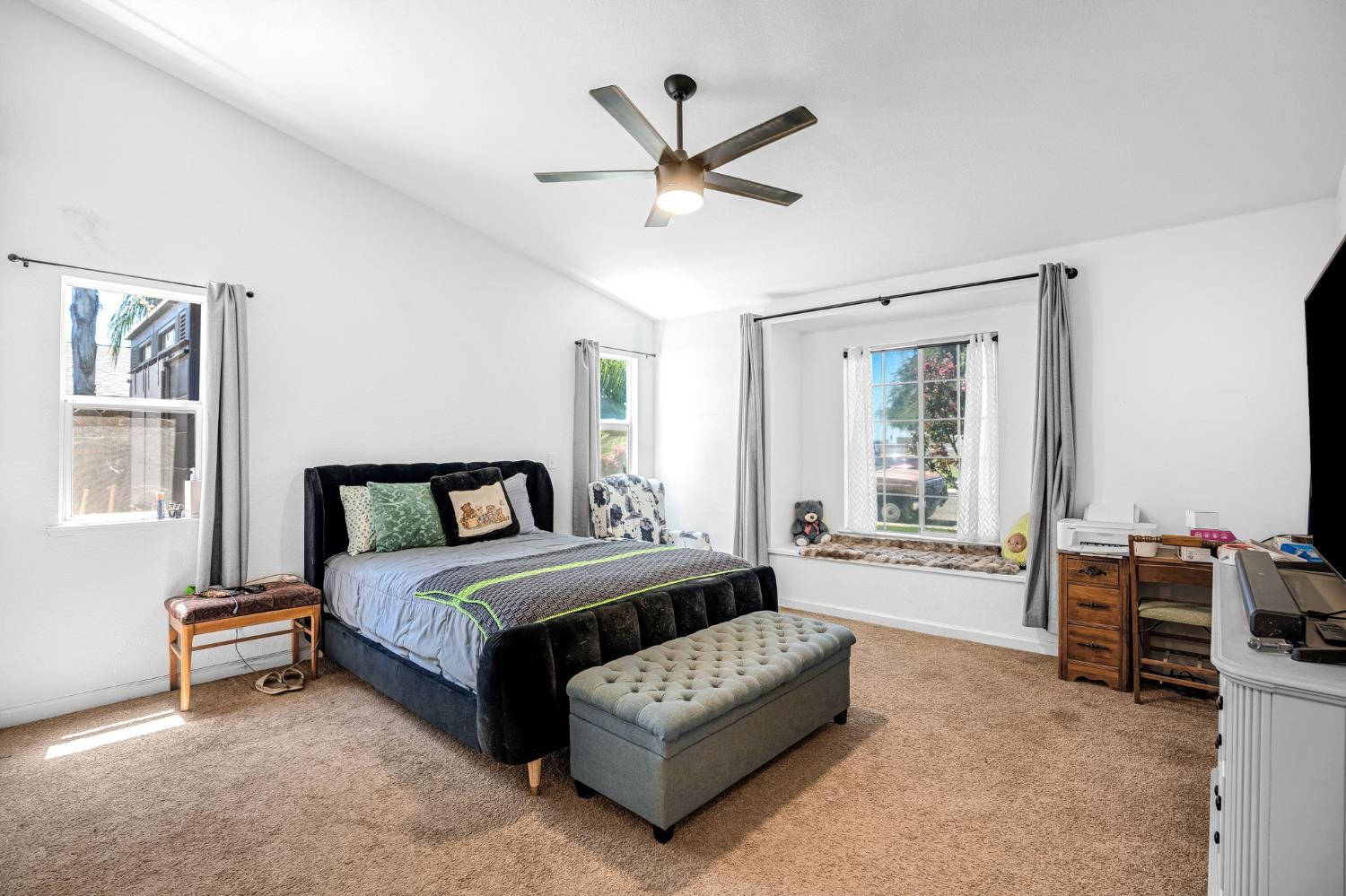 2086 Mitchell Ave, Selma, CA 93662