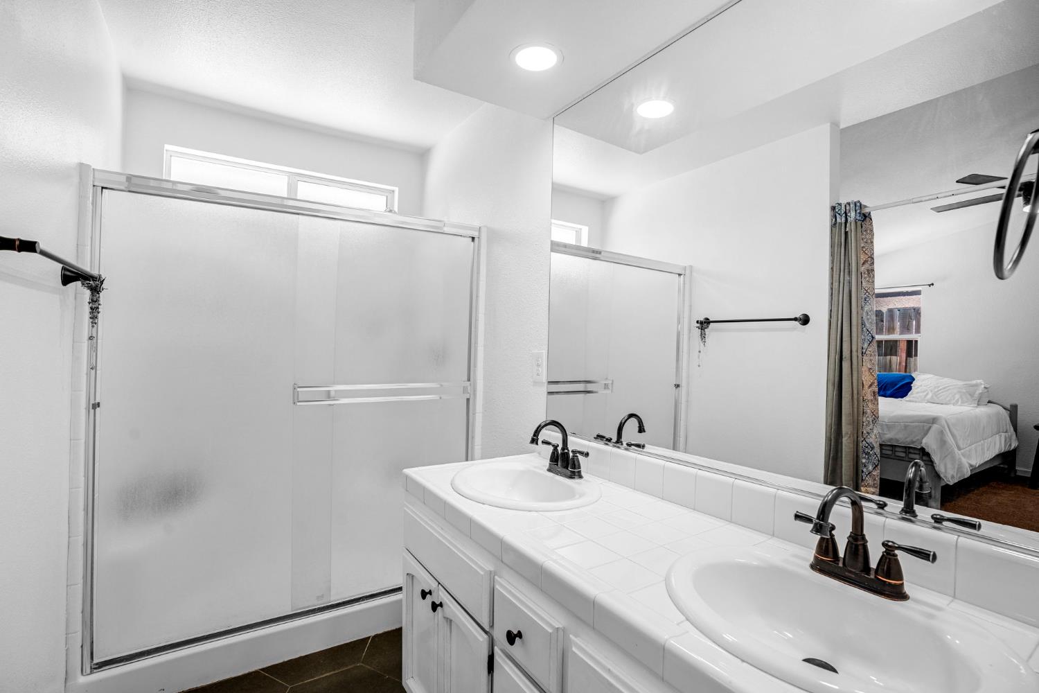2086 Mitchell Ave, Selma, CA 93662