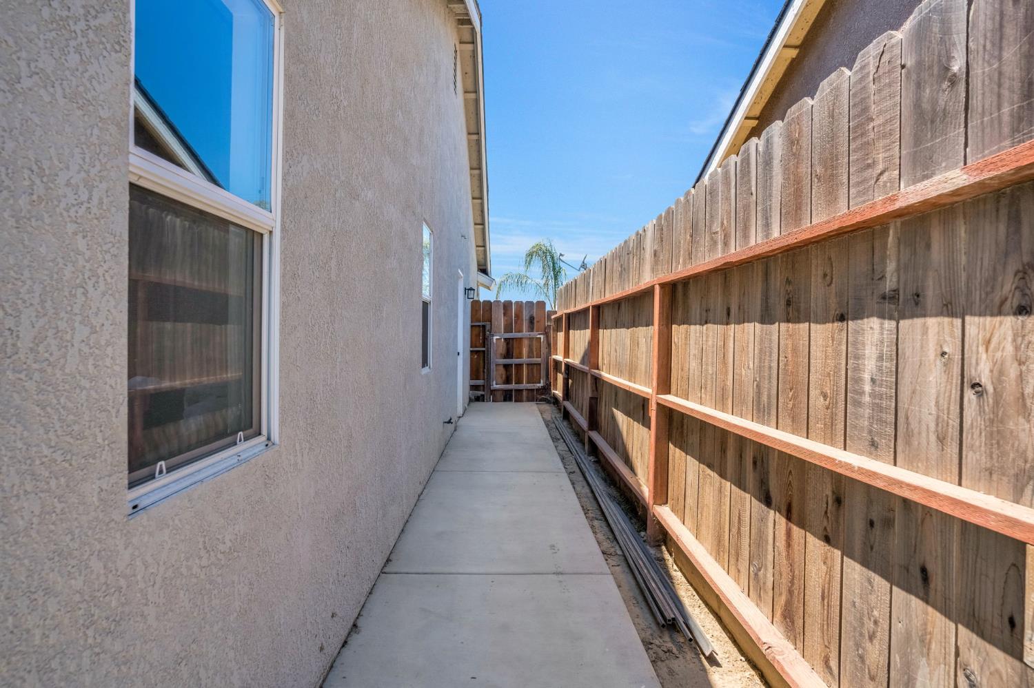 2086 Mitchell Ave, Selma, CA 93662