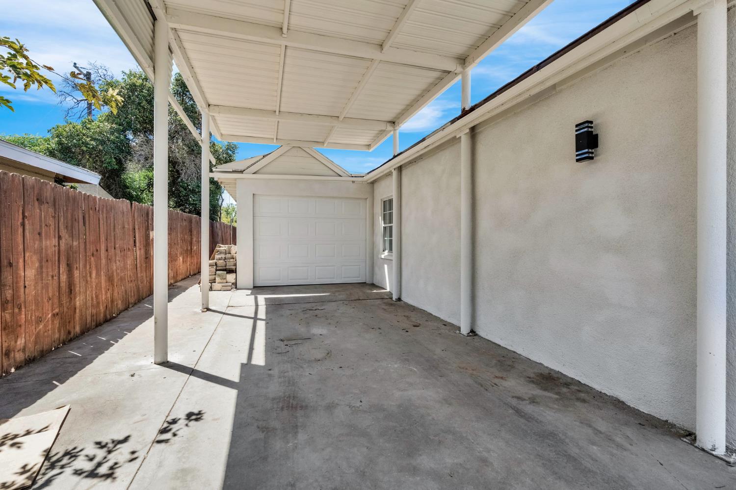 115 W Buckingham, Fresno, CA 93705