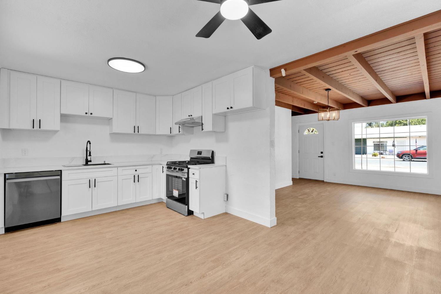115 W Buckingham, Fresno, CA 93705