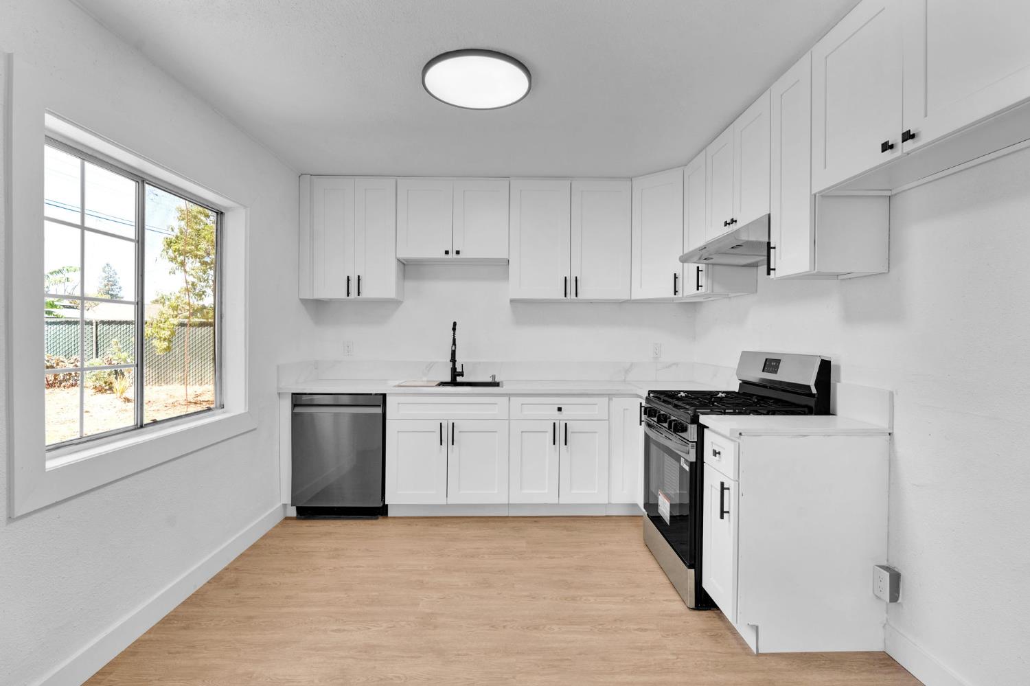 115 W Buckingham, Fresno, CA 93705