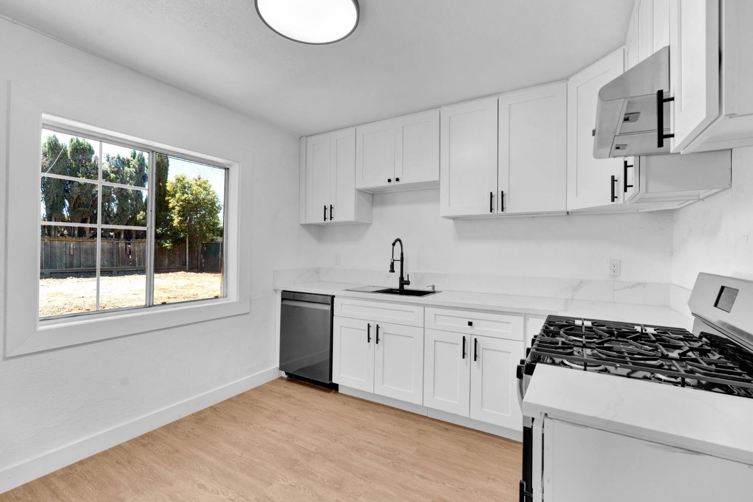 115 W Buckingham, Fresno, CA 93705