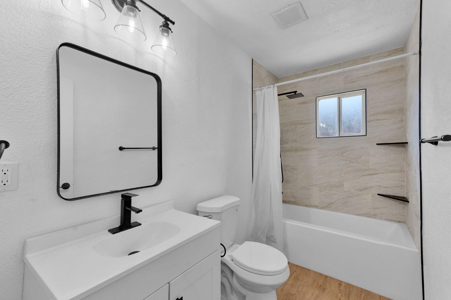 115 W Buckingham, Fresno, CA 93705