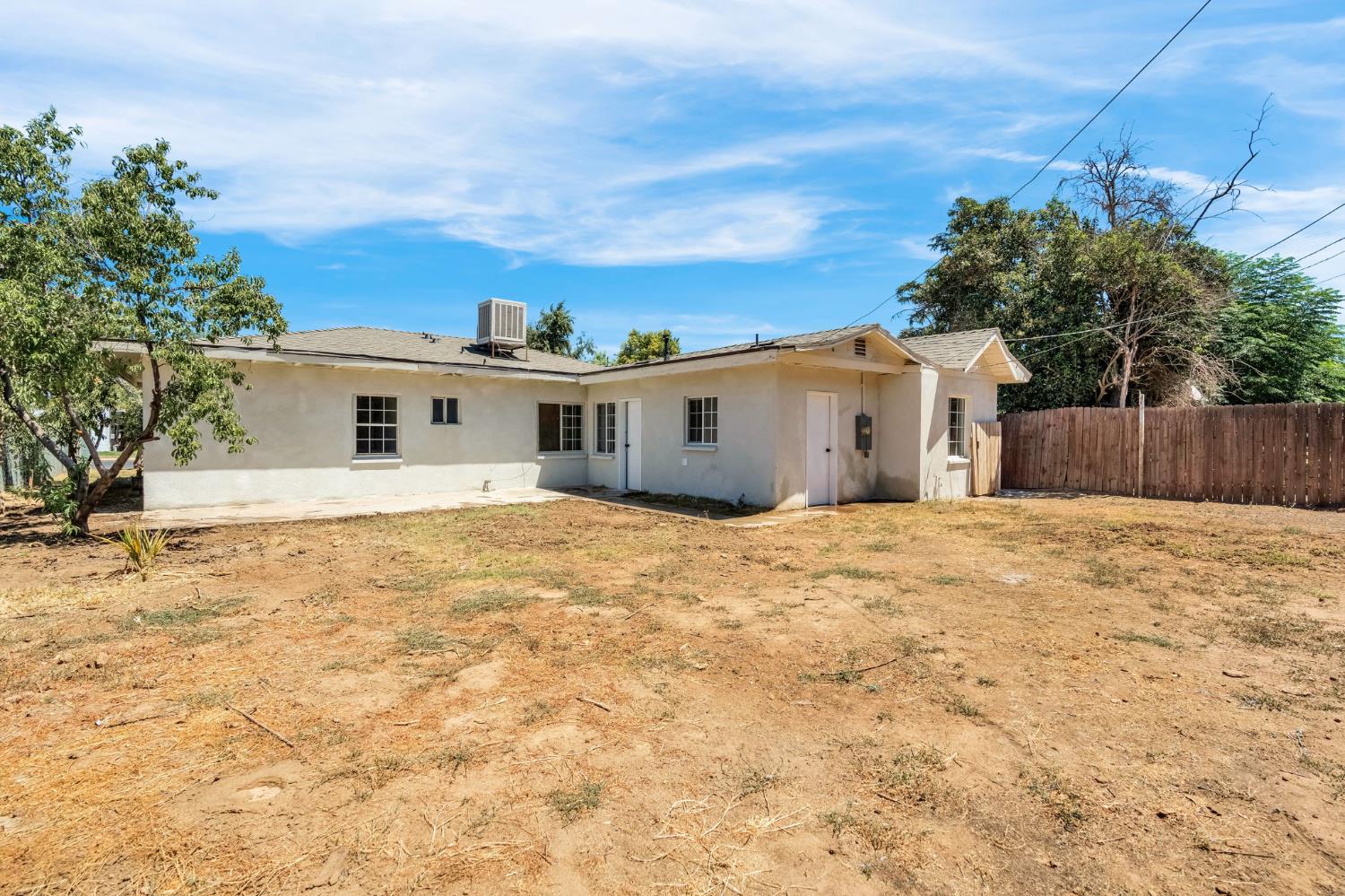 115 W Buckingham, Fresno, CA 93705