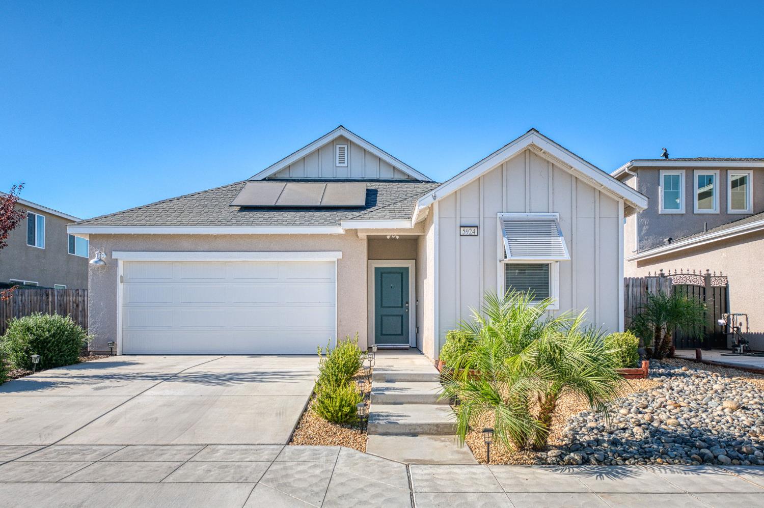 5924 W Laguna Ave, Fresno, CA 93722