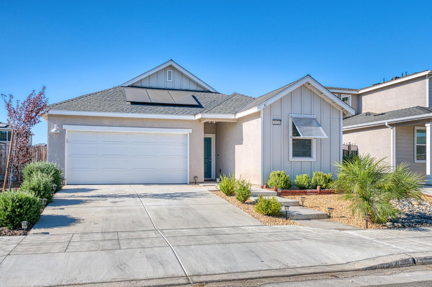 5924 W Laguna Ave, Fresno, CA 93722