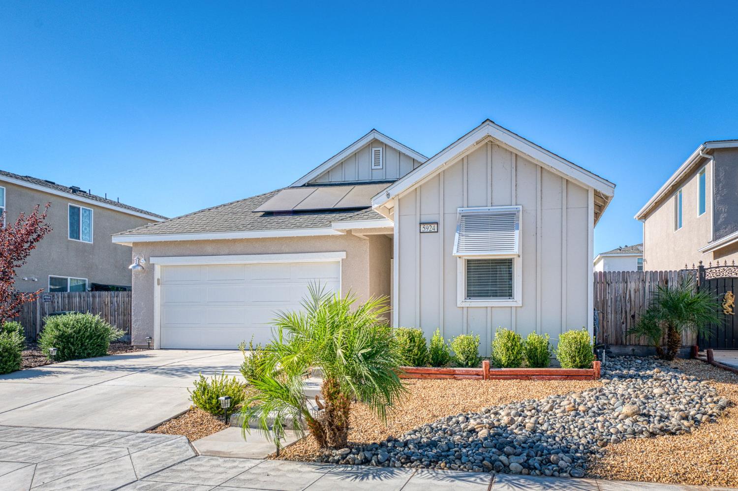 5924 W Laguna Ave, Fresno, CA 93722