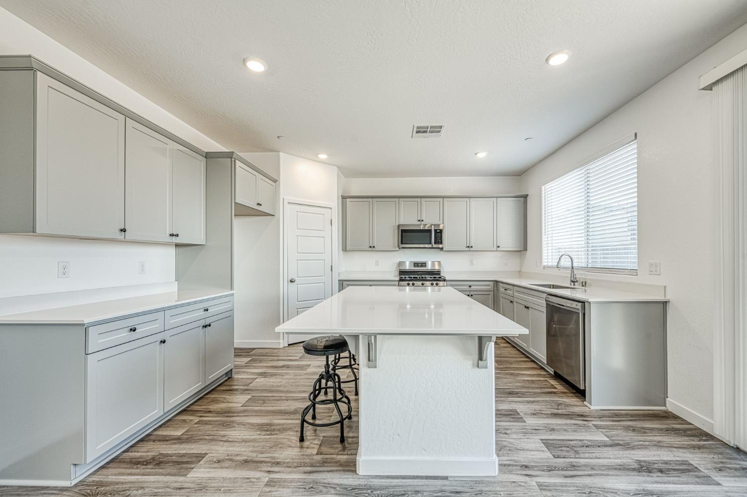 5924 W Laguna Ave, Fresno, CA 93722