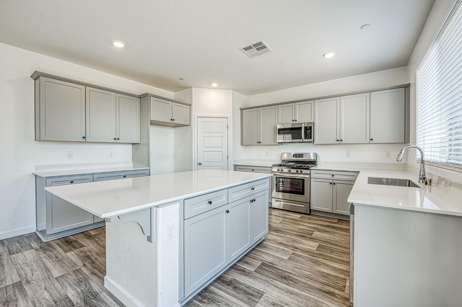5924 W Laguna Ave, Fresno, CA 93722