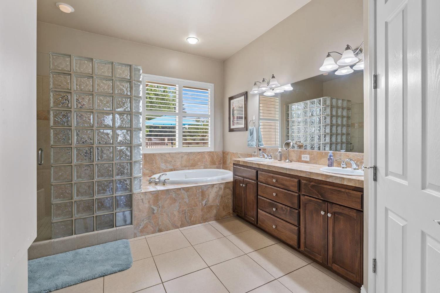 11934 E Harvard Ave, Sanger, CA 93657