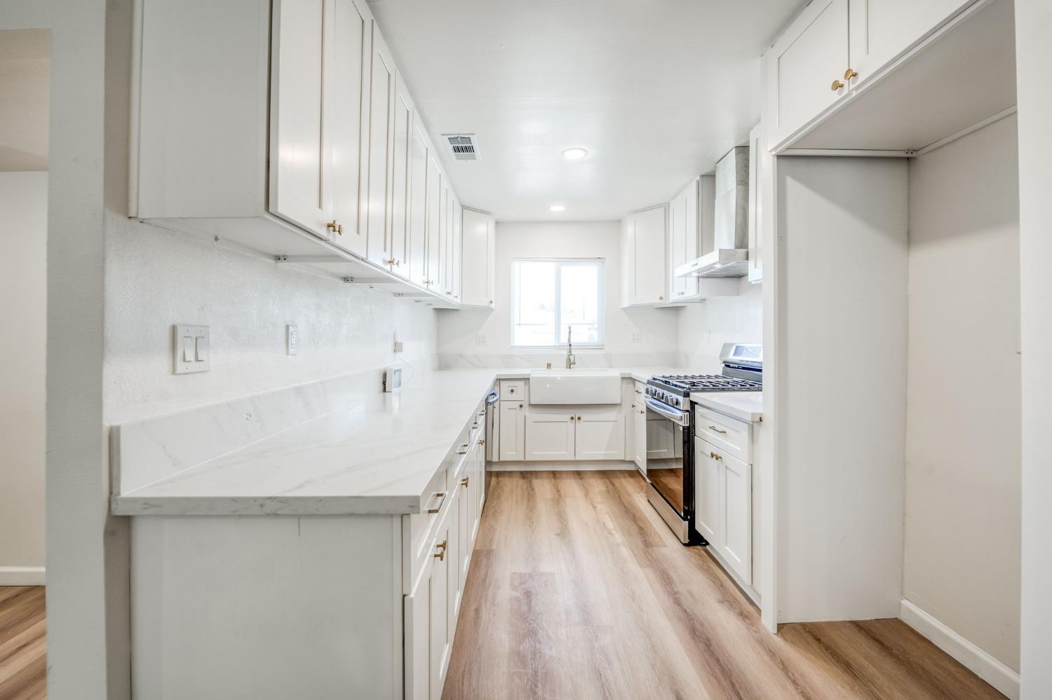 4046 E Cortland, Fresno, CA 93726