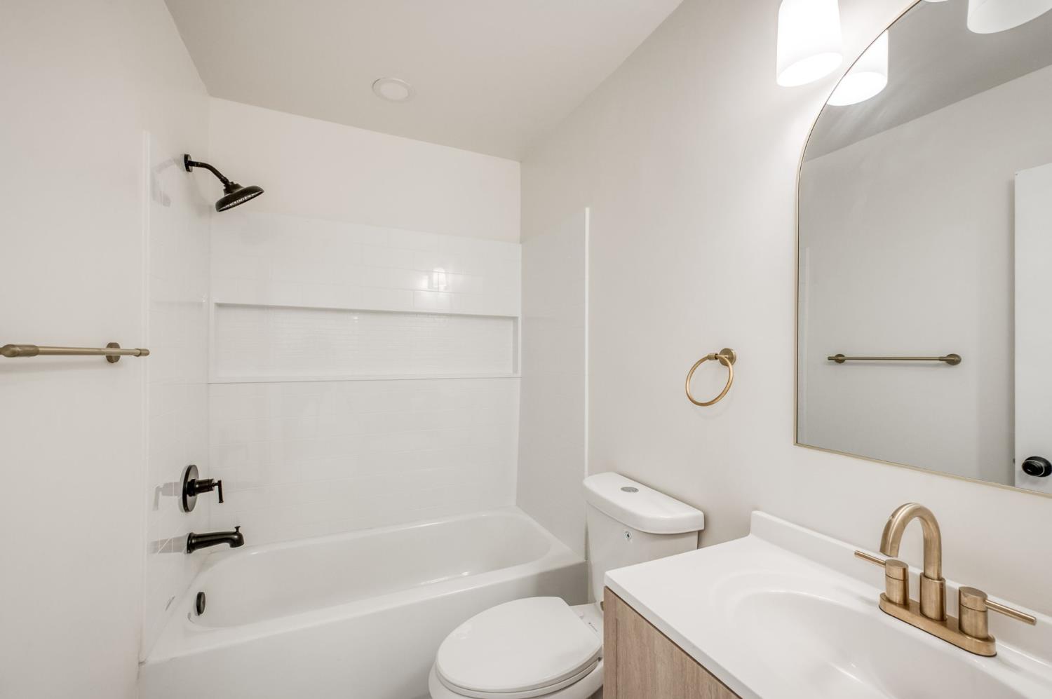 4046 E Cortland, Fresno, CA 93726