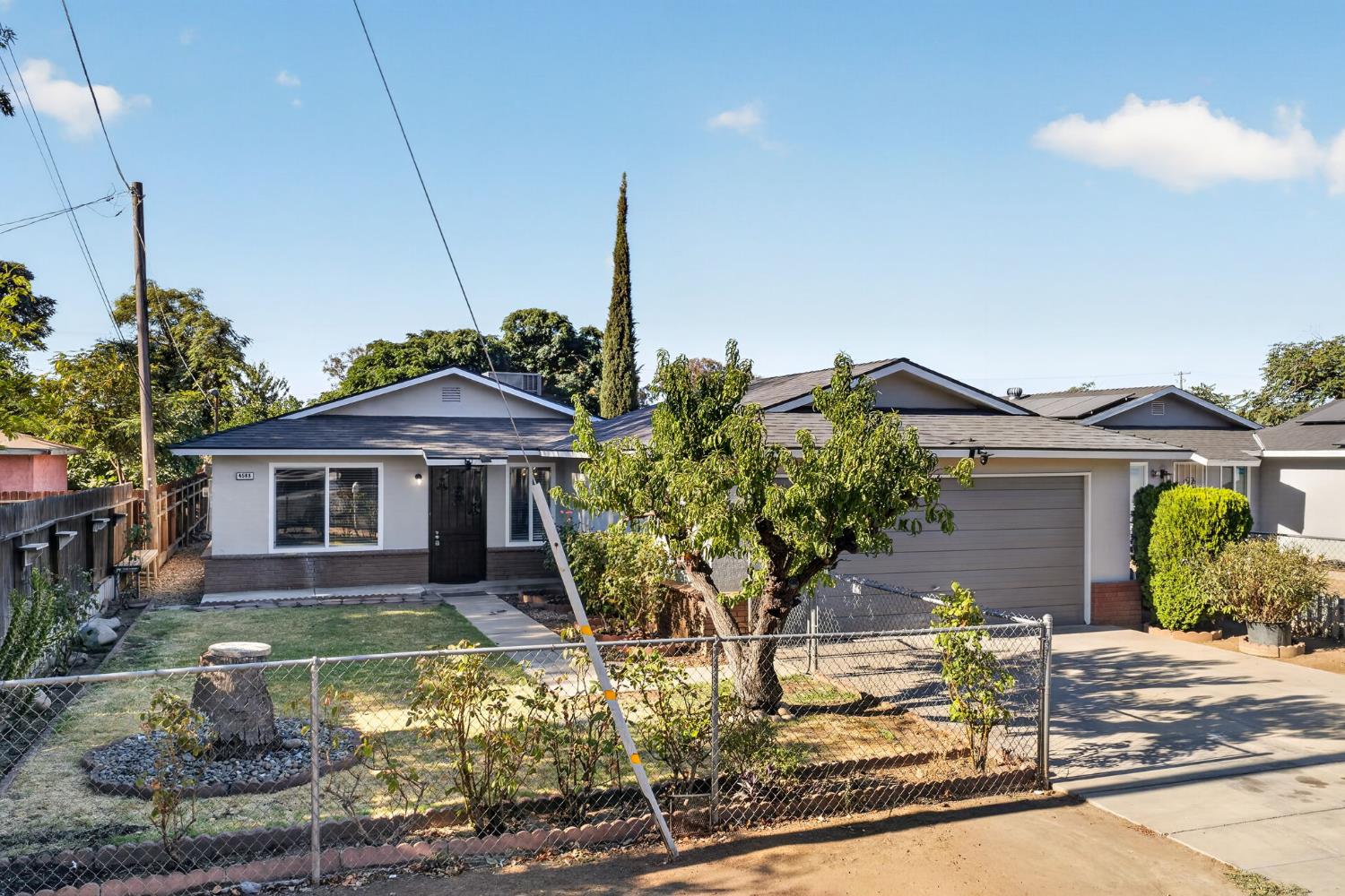 4588 E Woodward Ave, Fresno, CA 93702