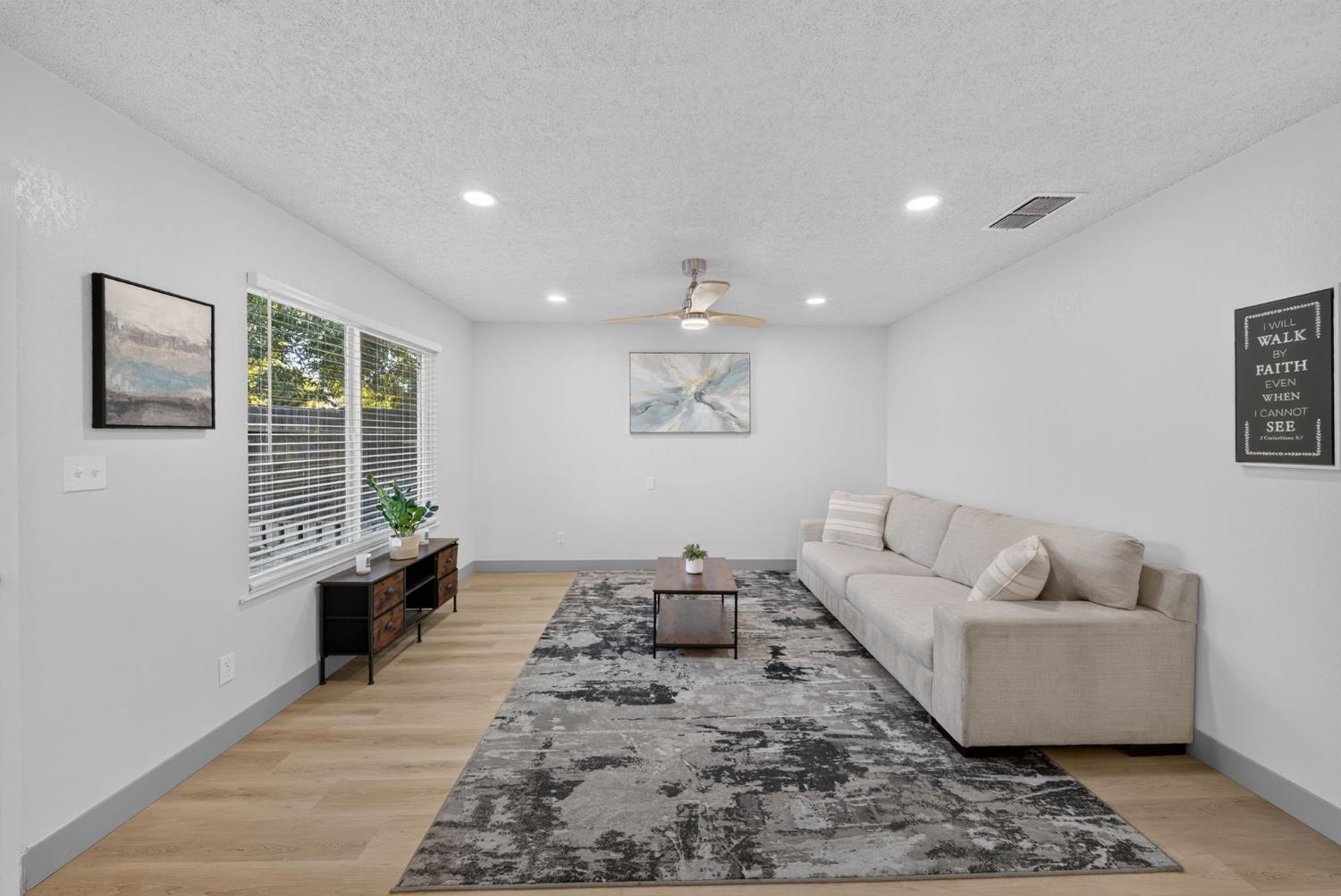 4588 E Woodward Ave, Fresno, CA 93702