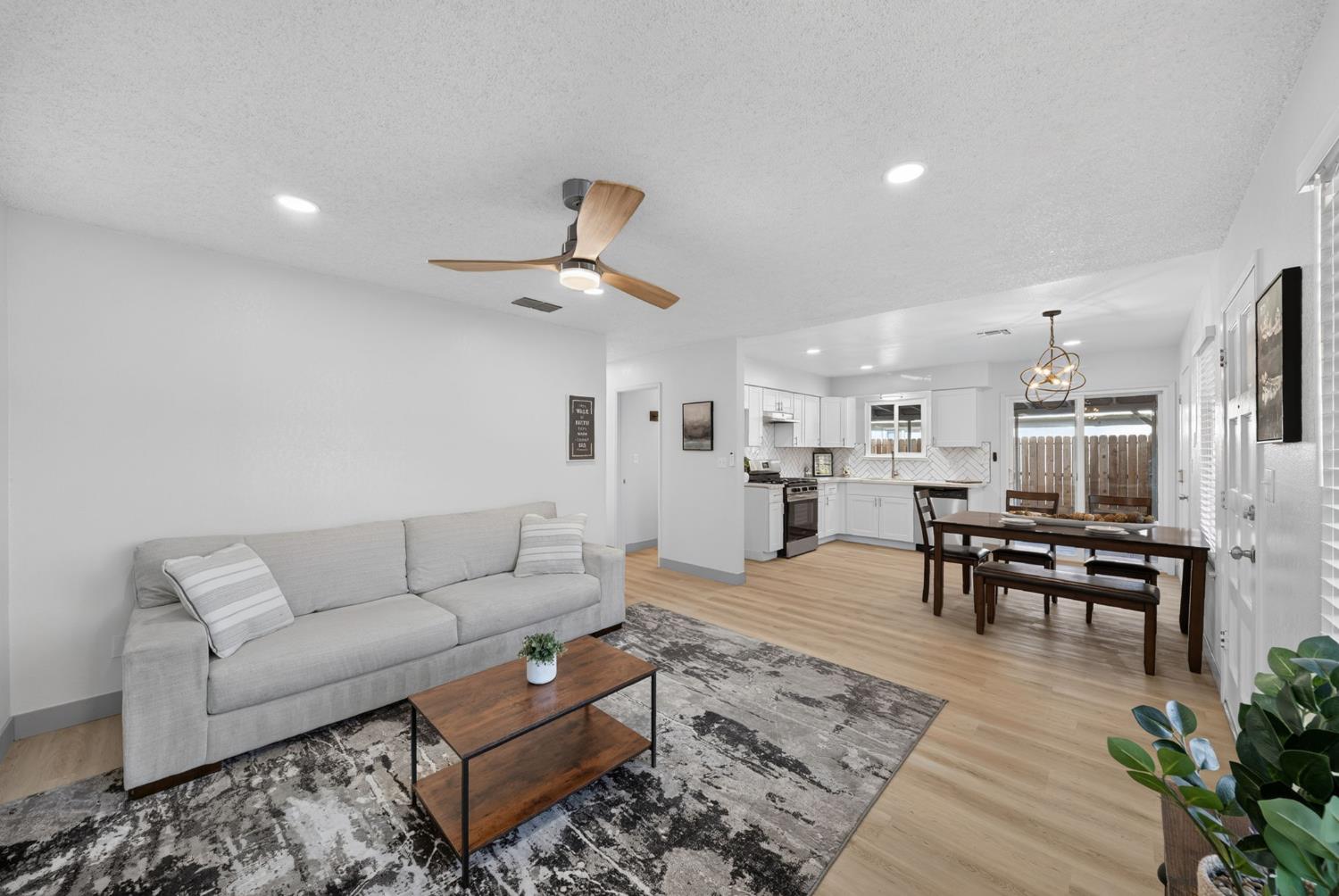 4588 E Woodward Ave, Fresno, CA 93702