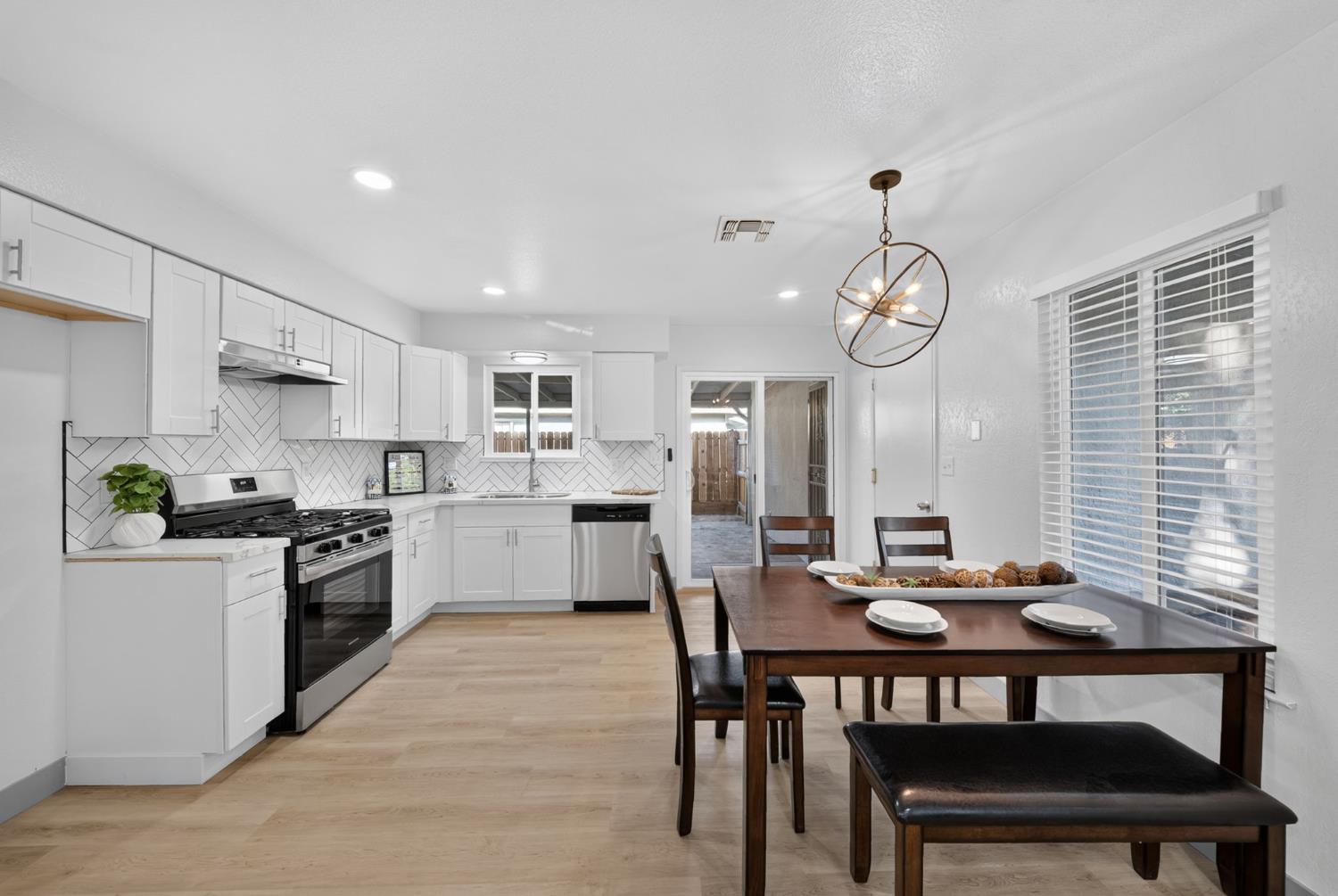 4588 E Woodward Ave, Fresno, CA 93702