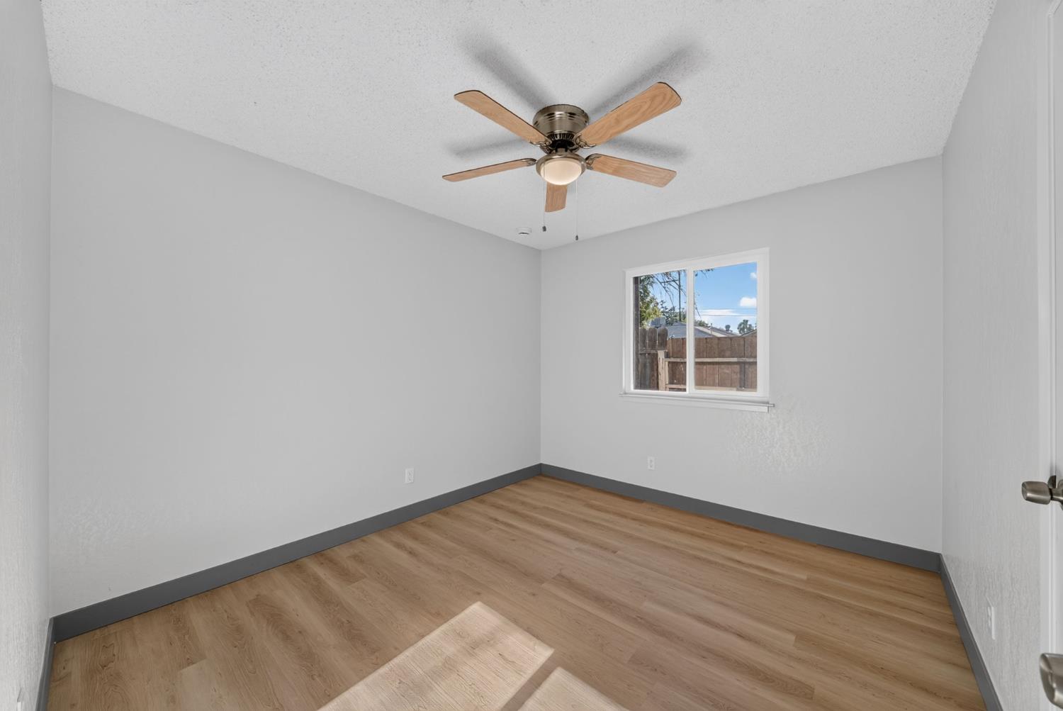 4588 E Woodward Ave, Fresno, CA 93702