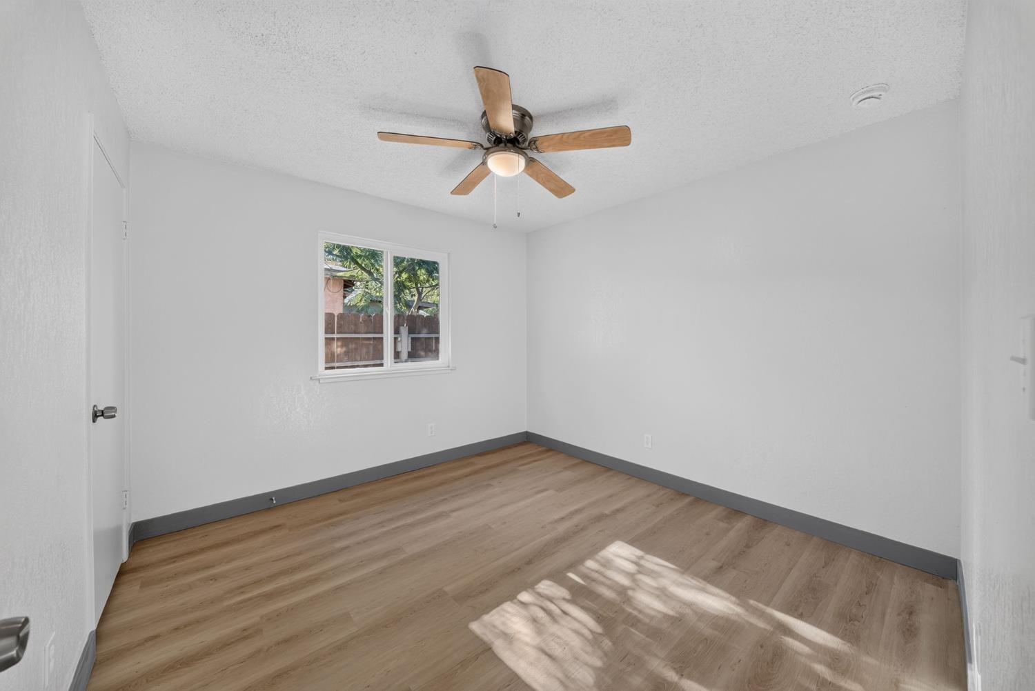 4588 E Woodward Ave, Fresno, CA 93702