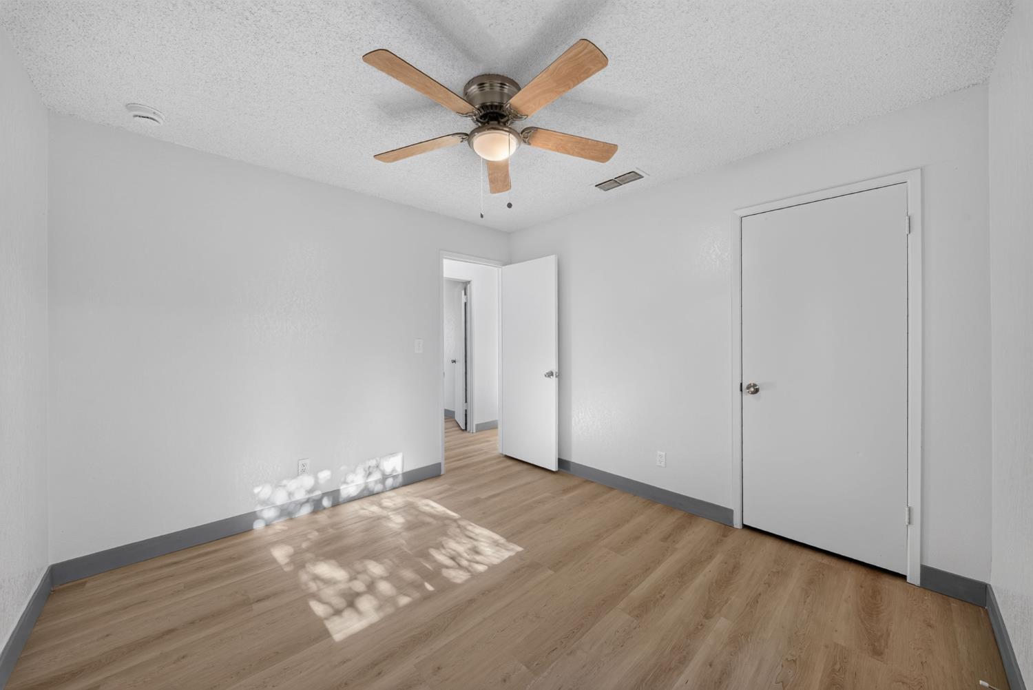 4588 E Woodward Ave, Fresno, CA 93702