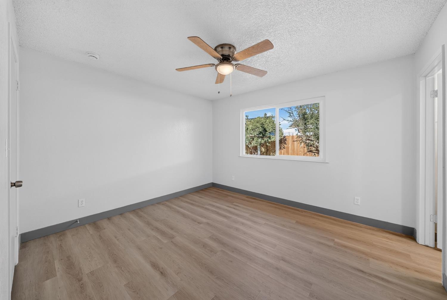 4588 E Woodward Ave, Fresno, CA 93702