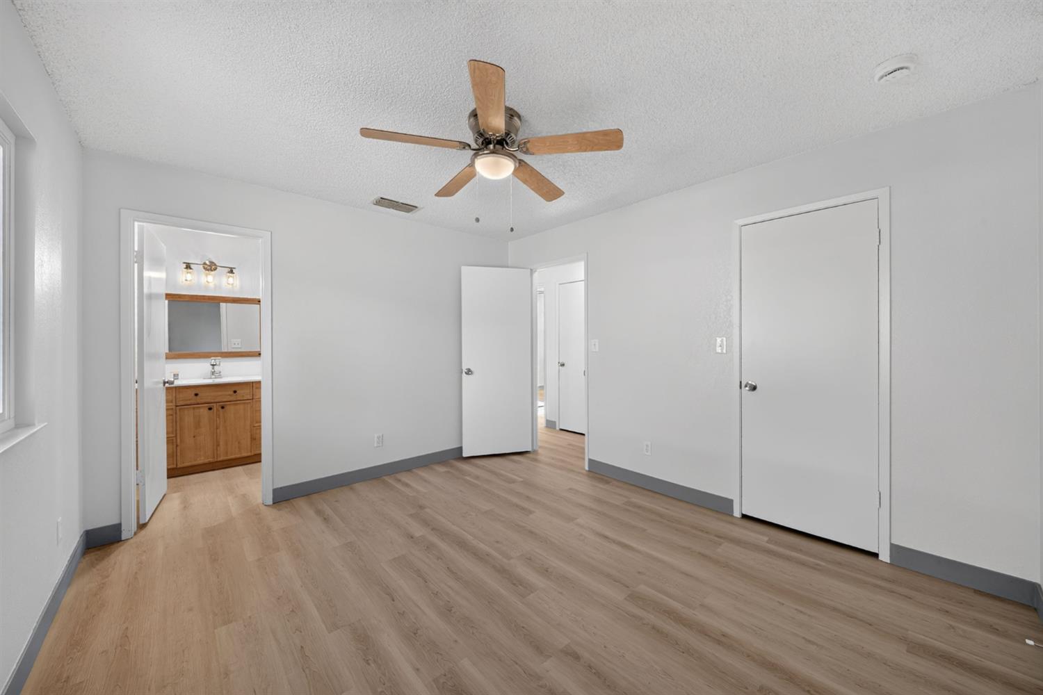 4588 E Woodward Ave, Fresno, CA 93702