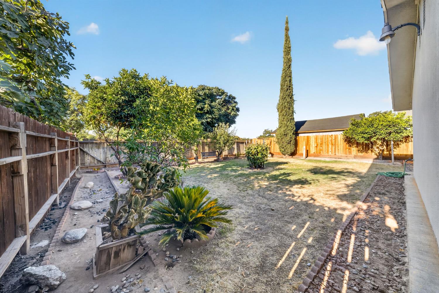 4588 E Woodward Ave, Fresno, CA 93702