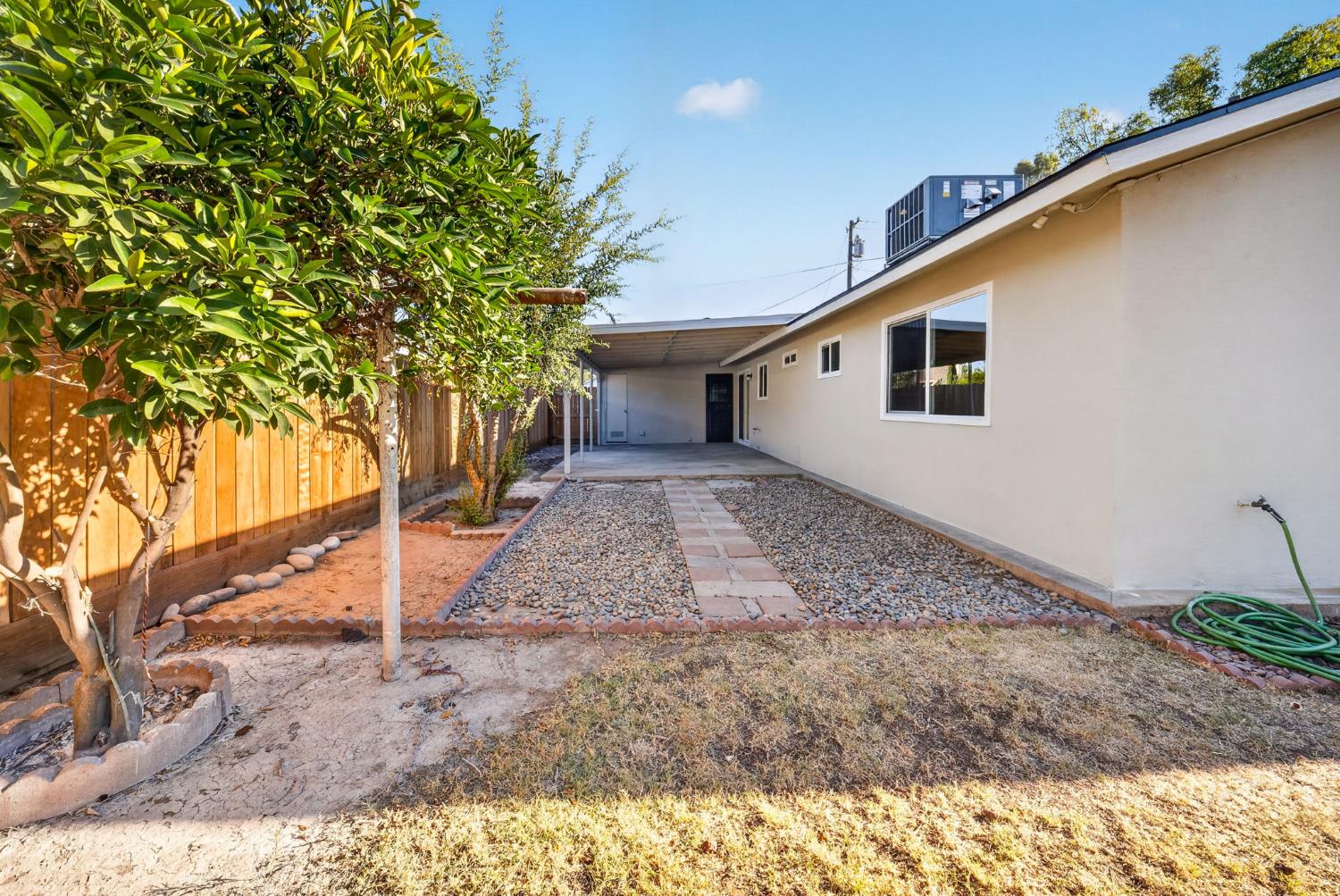 4588 E Woodward Ave, Fresno, CA 93702