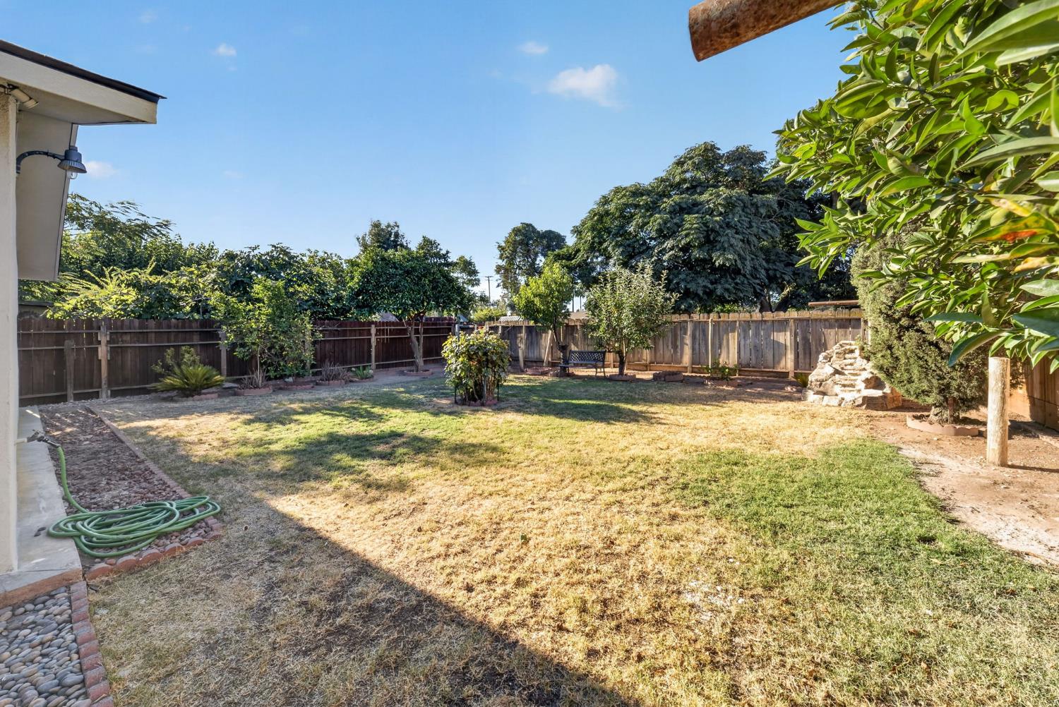 4588 E Woodward Ave, Fresno, CA 93702