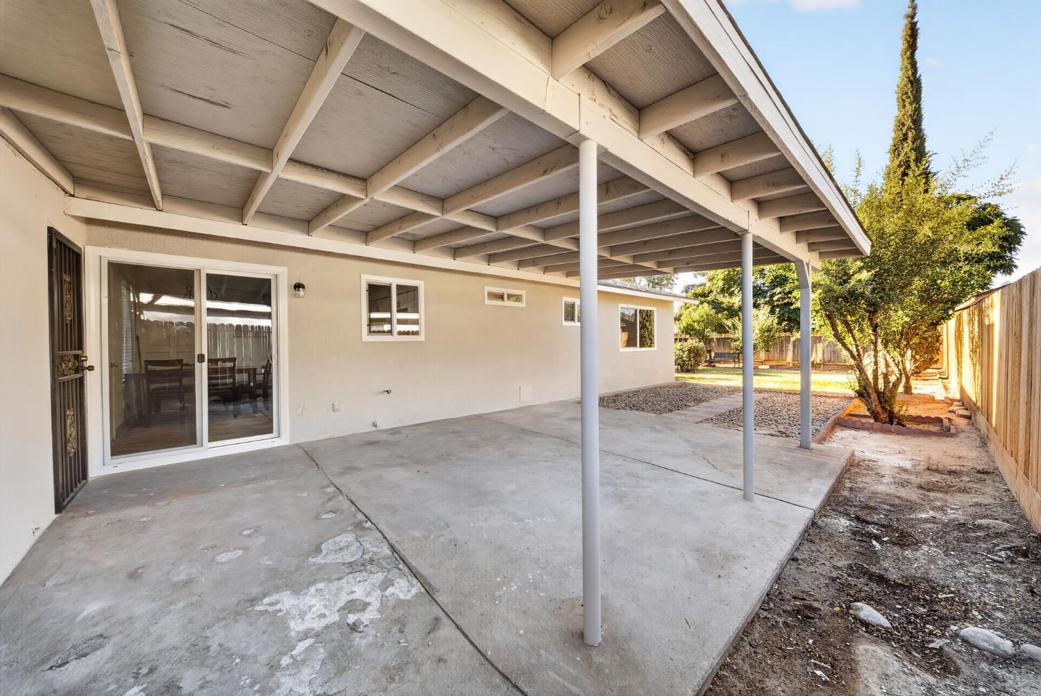 4588 E Woodward Ave, Fresno, CA 93702