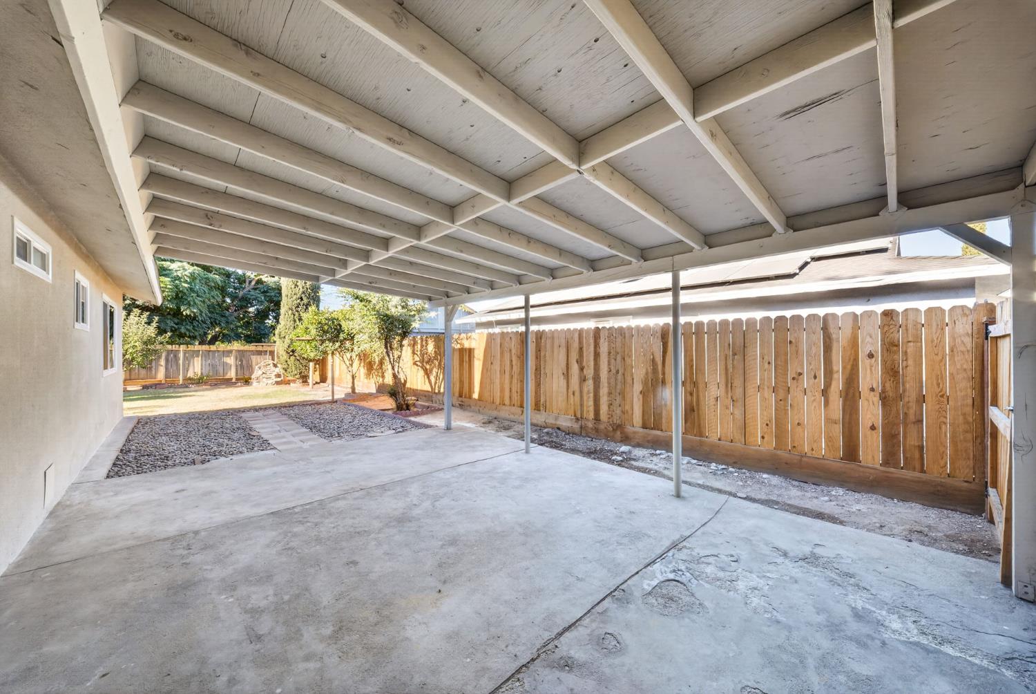 4588 E Woodward Ave, Fresno, CA 93702