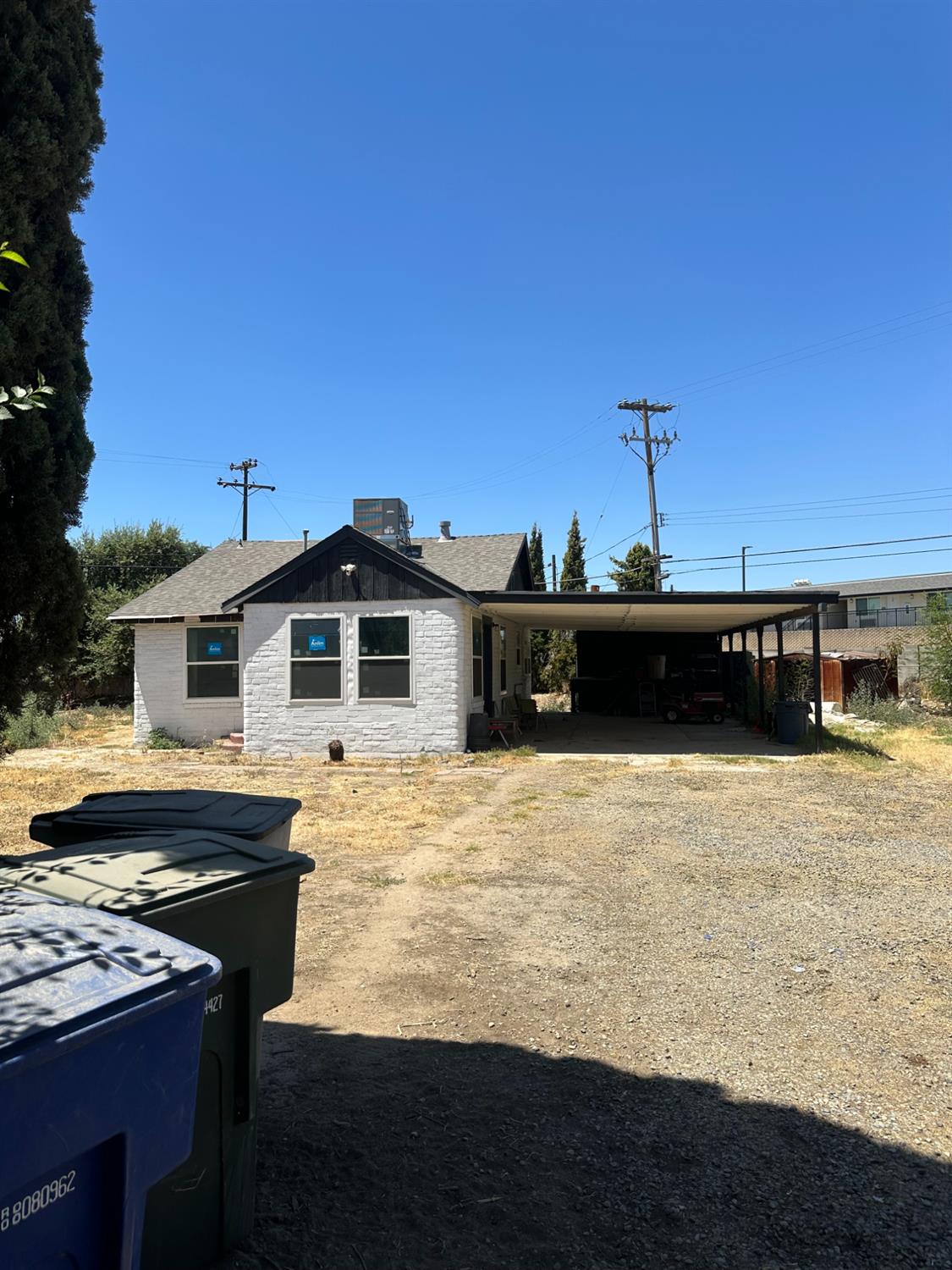 1642 W Dennett Ave, Fresno, CA 93728
