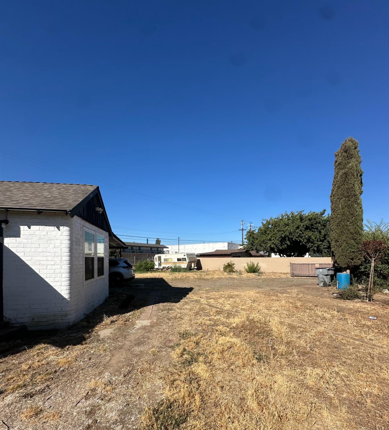 1642 W Dennett Ave, Fresno, CA 93728