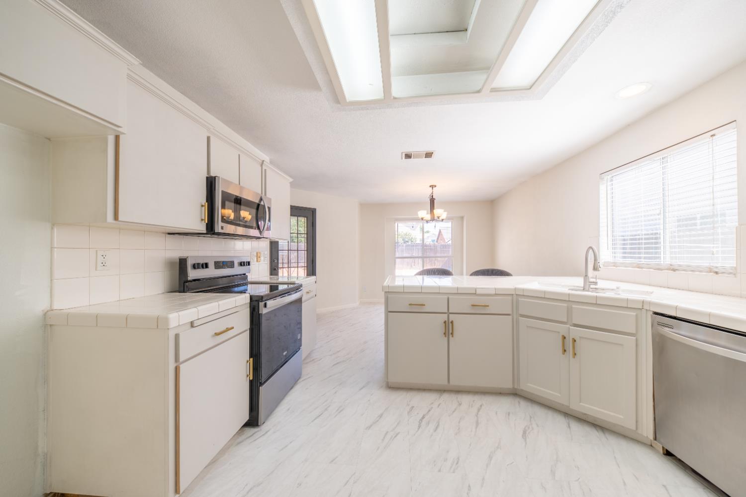 5430 W Fedora, Fresno, CA 93722