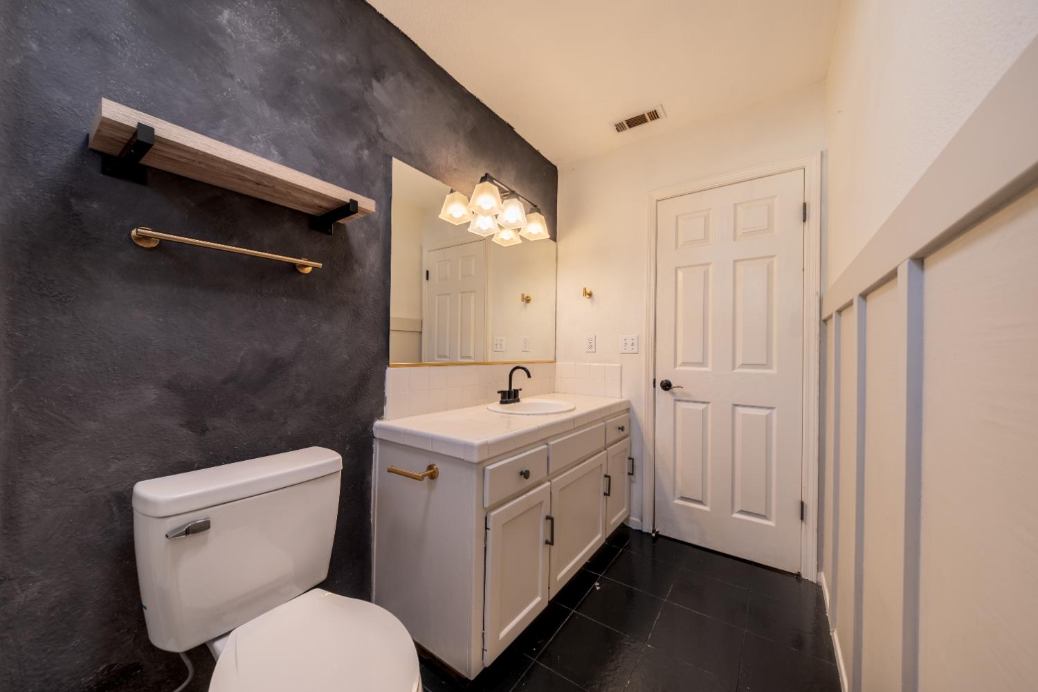 5430 W Fedora, Fresno, CA 93722