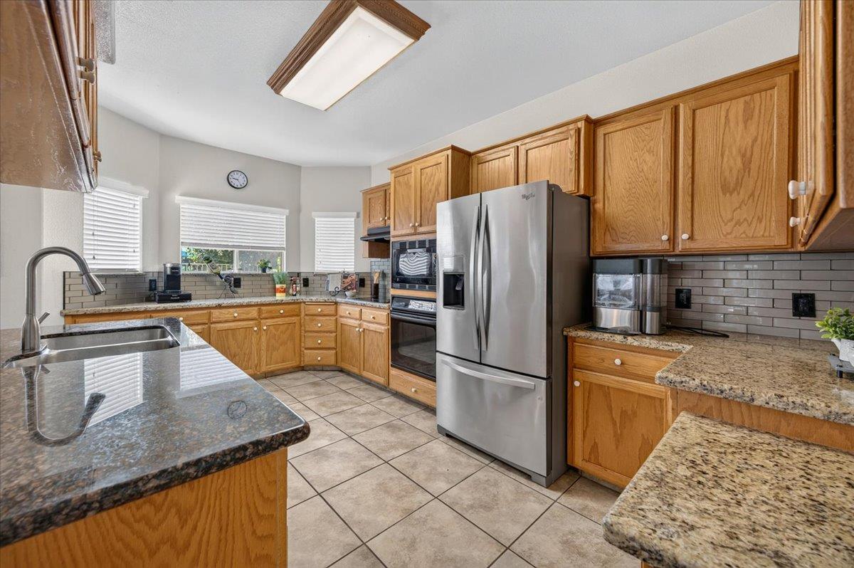 1888 El Paso Ave, Clovis, CA 93611