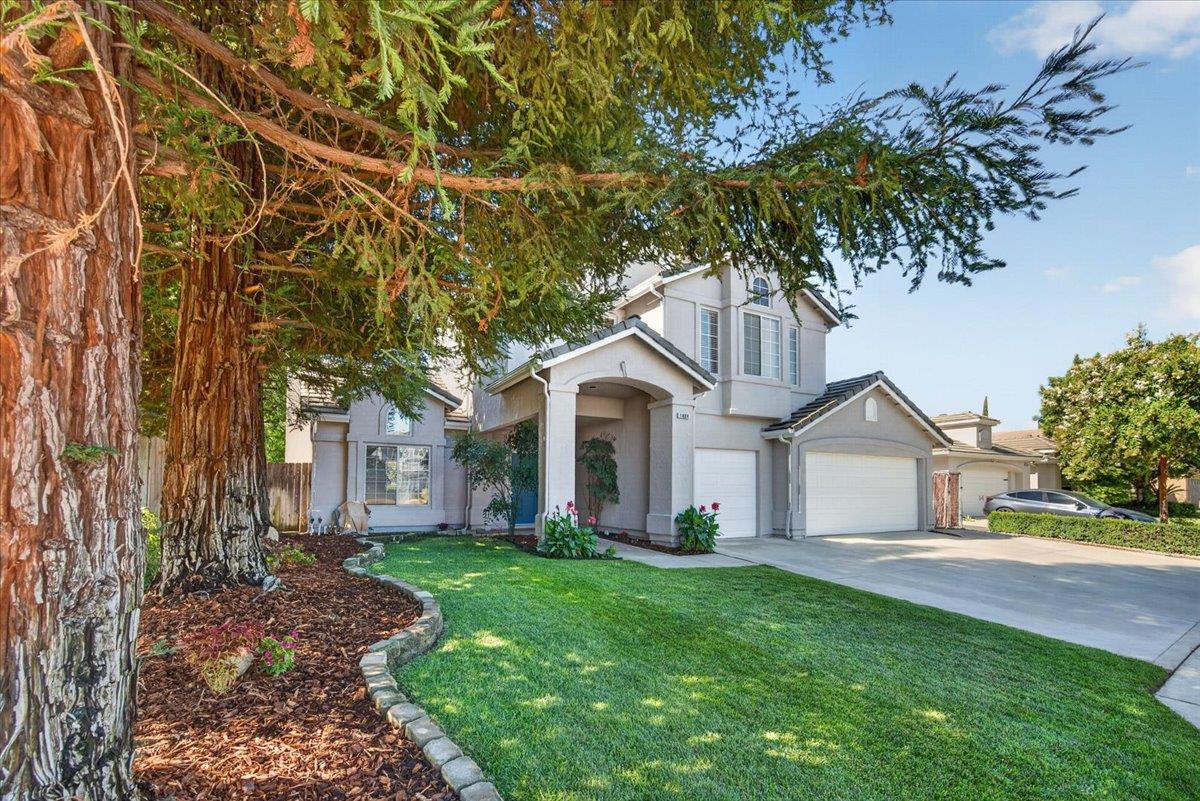 1888 El Paso Ave, Clovis, CA 93611
