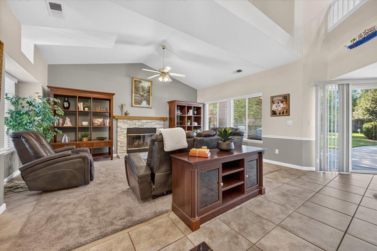 1888 El Paso Ave, Clovis, CA 93611